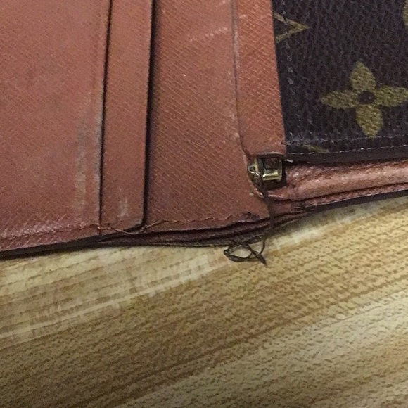 Louis Vuitton Wallet - Picture 7 of 7